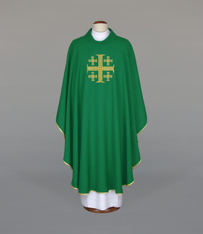Ornat zielony zdobiony haftem