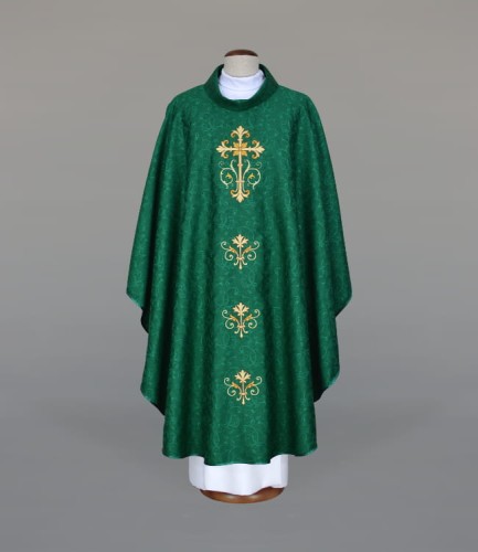 Ornat zielony zdobiony haftem – wariant VIII