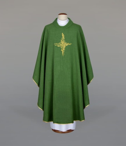 Ornat zielony zdobiony nowoczesnym haftem – wariant III