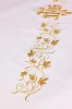 Złoty pas z powtarzanym monogramem IHS i ornamentem – zbliżenie 2