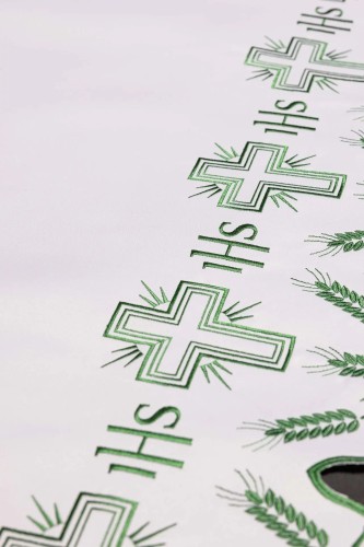 Zielone wykończenie, monogram IHS, krzyż i kłosy pszenicy – zbliżenie 1