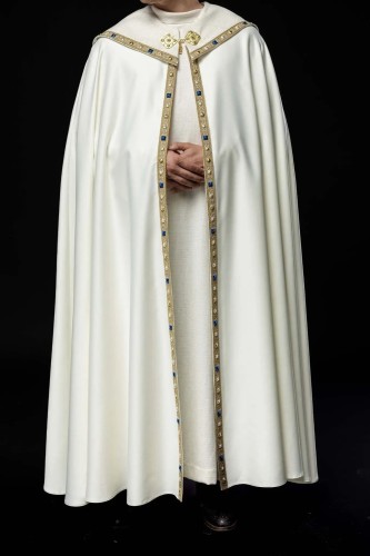 Kapa liturgiczna ecru z haftem maryjnym - S-3074-05-41 – widok całej szaty