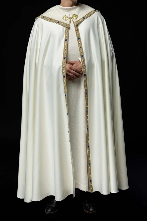 Kapa liturgiczna ecru z haftem maryjnym - S-3074-05-41 – zbliżenie haftu