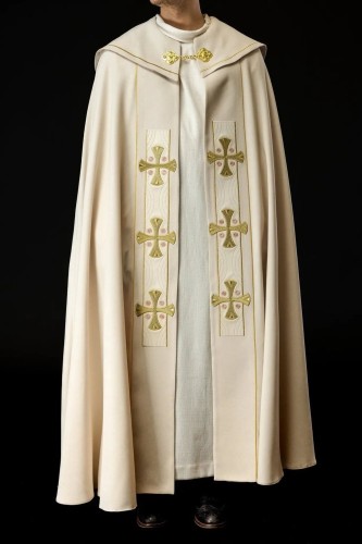 Kapa liturgiczna ecru z haftowanymi krzyżami - S-3068-05-70 – widok główny