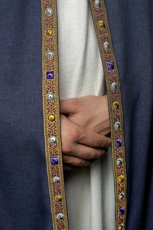 Kapa liturgiczna fioletowa z haftem IHS - S-3067-03-70 – widok z tyłu