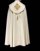 Kapa liturgiczna ecru z haftowanym pasem z monogramem IHS – układ tkaniny