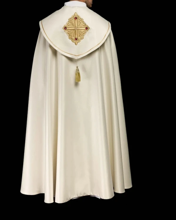 Kapa liturgiczna ecru z haftowanym pasem z monogramem IHS – układ tkaniny