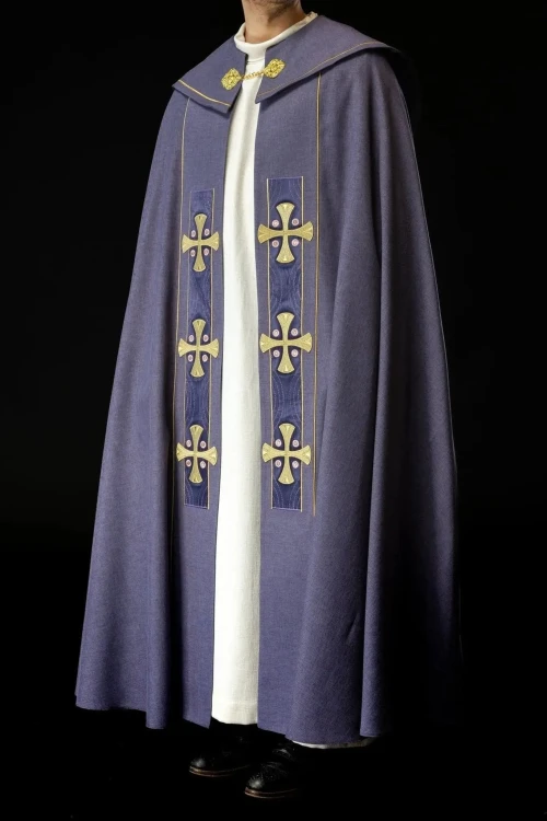 Kapa liturgiczna fioletowa z haftowanymi krzyżami - S-3068-03-70 – widok główny