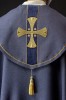 Kapa liturgiczna fioletowa z haftowanymi krzyżami - S-3068-03-70 – widok całej szaty