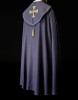 Kapa liturgiczna fioletowa z haftowanymi krzyżami - S-3068-03-70 – detal przedniego pasa