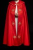 Kapa liturgiczna czerwona z haftem IHS – widok całej szaty