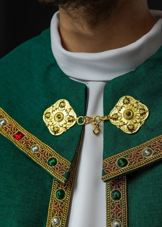Kapa liturgiczna zielona z haftem IHS - S-3067-01-70 – widok z przodu