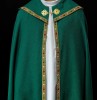 Kapa liturgiczna zielona z haftem IHS - S-3067-01-70 – zbliżenie zdobienia