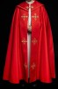 Kapa liturgiczna czerwona z haftem złotego krzyża – widok całej szaty