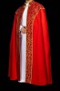 Kapa liturgiczna czerwona ze złotym ornamentem żakardowym – sposób zapięcia