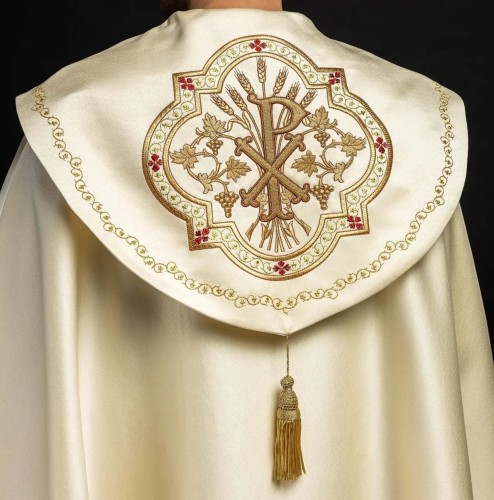 Kapa liturgiczna ecru z haftem monogramu PX – widok główny