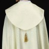Kapa liturgiczna ecru z żakardu z motywem kwiatowym – detal kołnierza