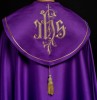 Kapa liturgiczna fioletowa z haftem IHS – widok główny