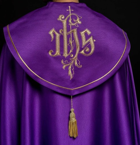 Kapa liturgiczna fioletowa z haftem IHS – widok główny