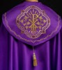 Kapa liturgiczna fioletowa z haftem monogramu PX – widok główny