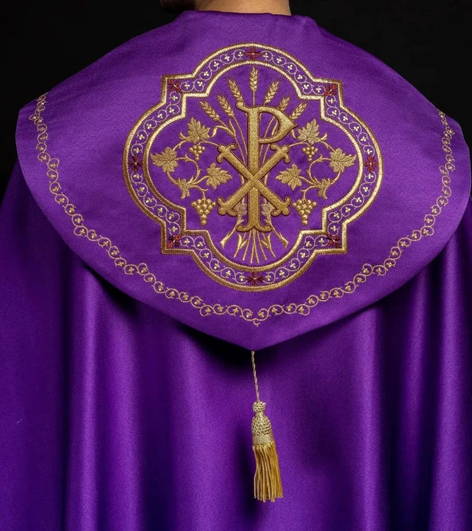 Kapa liturgiczna fioletowa z haftem monogramu PX – widok główny