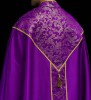 Kapa liturgiczna fioletowa ze złotym ornamentem żakardowym – detal kołnierza