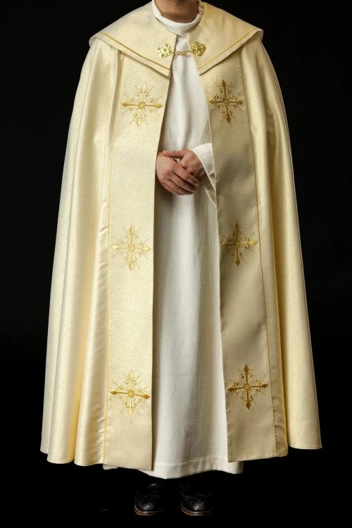 Kapa liturgiczna złota z haftem złotego krzyża – widok główny