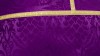 Kapa rzymska fioletowa z tłoczonego żakardu – detal kołnierza