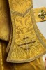 Kapa rzymska złota z tłoczonego żakardu – detal przedniego pasa