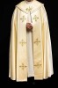 Kapa liturgiczna ecru z haftem złotego krzyża – widok całej szaty