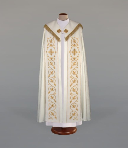 Kapa liturgiczna ecru z adamaszku i bogatymi pasami – widok główny
