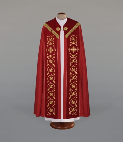 Kapa liturgiczna czerwona z adamaszku i bogatymi pasami – widok główny