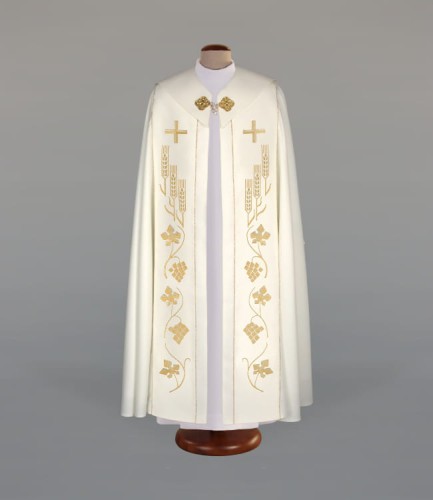 Kapa liturgiczna ecru z haftami, klamrą i pomponem – widok główny