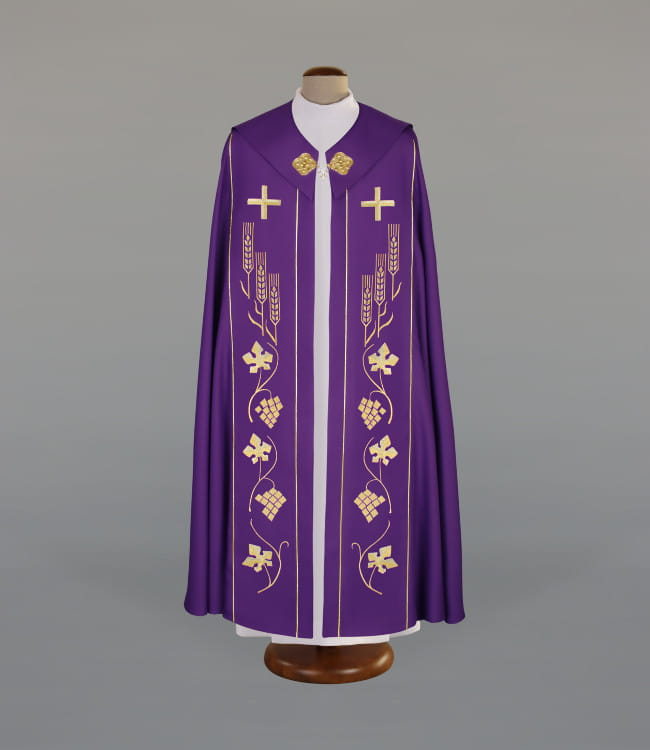 Kapa liturgiczna fioletowa z haftami, klamrą i pomponem – widok główny