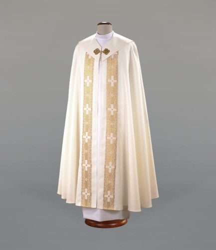 Kapa liturgiczna ecru z ozdobną taśmą – widok główny