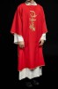 Dalmatyka liturgiczna czerwona z haftem krzyża PAX – główne zdobienie