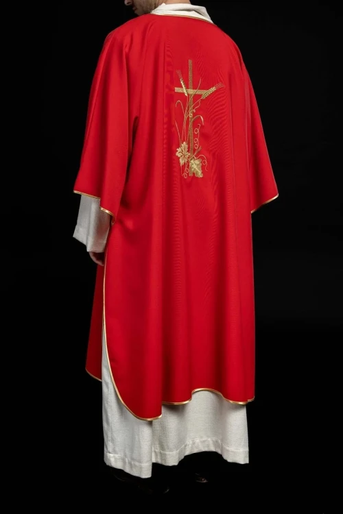 Dalmatyka liturgiczna czerwona z haftem krzyża PAX – detal wykończenia