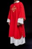 Dalmatyka liturgiczna czerwona z haftem złotych krzyży – widok z tyłu
