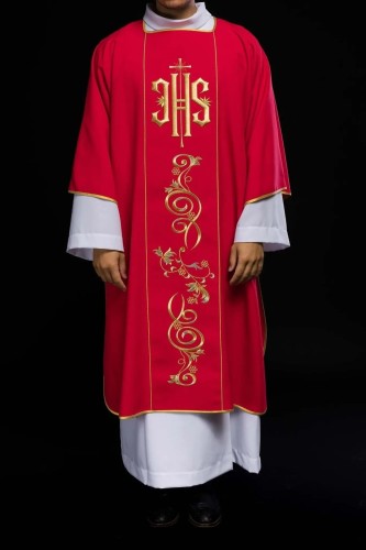 Dalmatyka liturgiczna czerwona z haftowanym pasem IHS – główna dekoracja