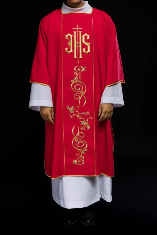 Dalmatyka liturgiczna czerwona z haftowanym pasem IHS – główna dekoracja