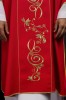 Dalmatyka liturgiczna czerwona z haftowanym pasem IHS – widok z boku