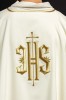 Dalmatyka liturgiczna ecru z haftem IHS – widok z tyłu