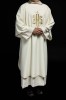 Dalmatyka liturgiczna ecru z haftem IHS – detal wykończenia