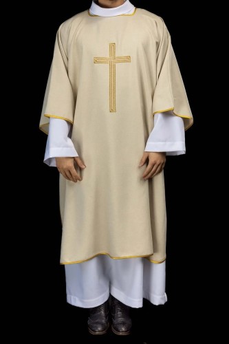 Dalmatyka liturgiczna ecru ze złotym krzyżem – główna dekoracja
