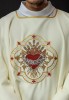 Dalmatyka liturgiczna ecru z motywem Serca Maryi – główna dekoracja