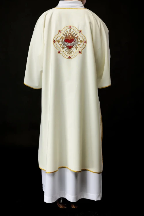 Dalmatyka liturgiczna ecru z motywem Serca Maryi – widok z tyłu