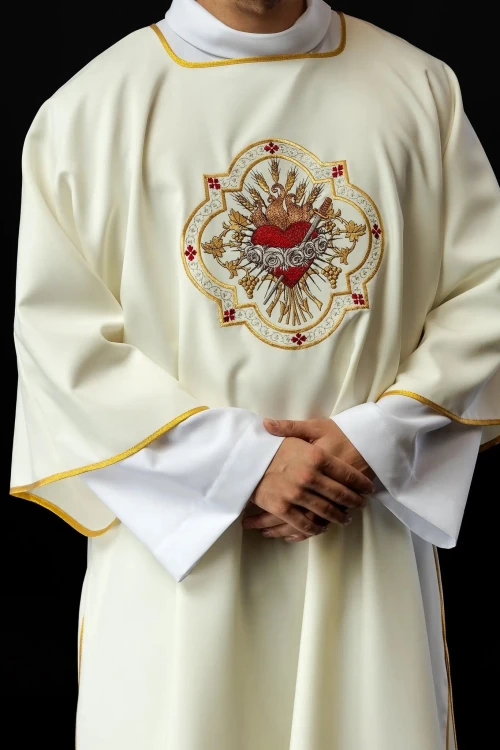 Dalmatyka liturgiczna ecru z motywem Serca Maryi – komplet ze stułą