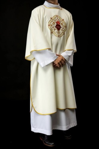 Dalmatyka liturgiczna ecru z Sercem Jezusa i kielichem eucharystycznym – główna dekoracja