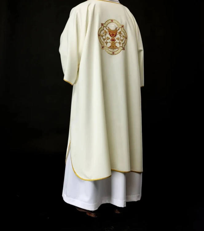 Dalmatyka liturgiczna ecru z Sercem Jezusa i kielichem eucharystycznym – struktura tkaniny