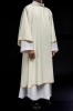Dalmatyka liturgiczna ecru ze złotą lamówką – główna dekoracja